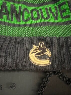 Fanatics Vancouver Canucks Toque with White Pom Pom *rare (NWT)